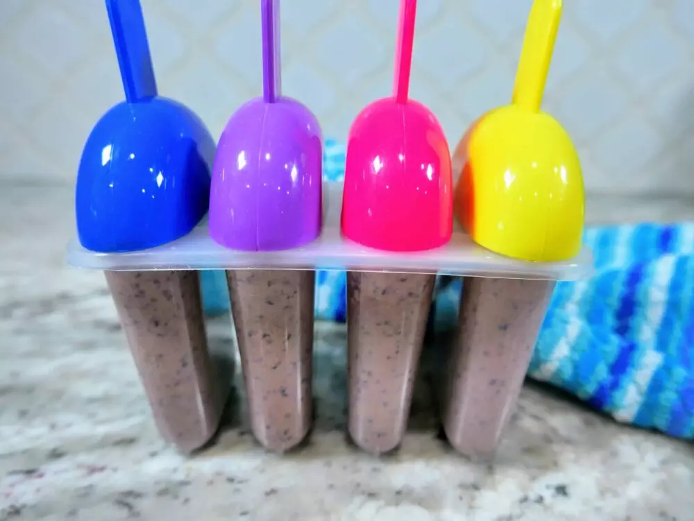 blueberry popsicle mixture in molds