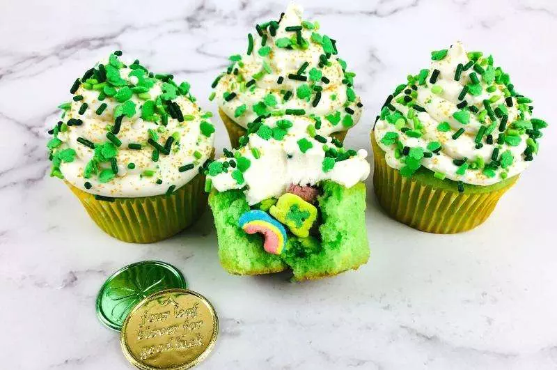 lucky charms cupcakes