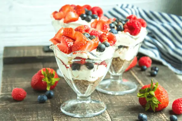 Healthy Berry cheesecake parfait